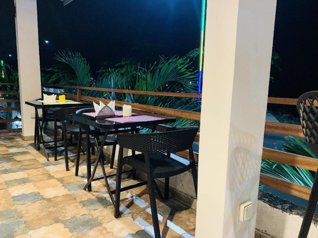 Namaste Hotel & Restaurant Libreville Exterior photo